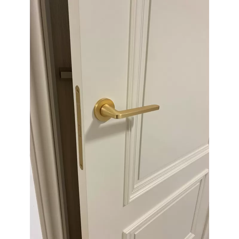 King Doors RAL9010 ar minimāliem defektiem
