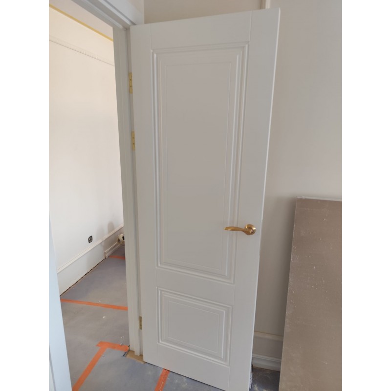 Крашеные межкомнатные двери Classic 2 RAL9016