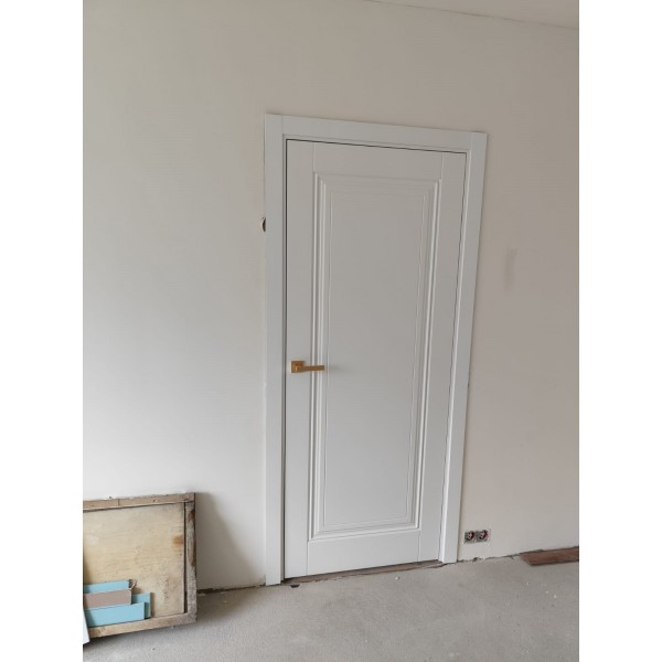 Крашеные межкомнатные двери Classic 1 RAL9016