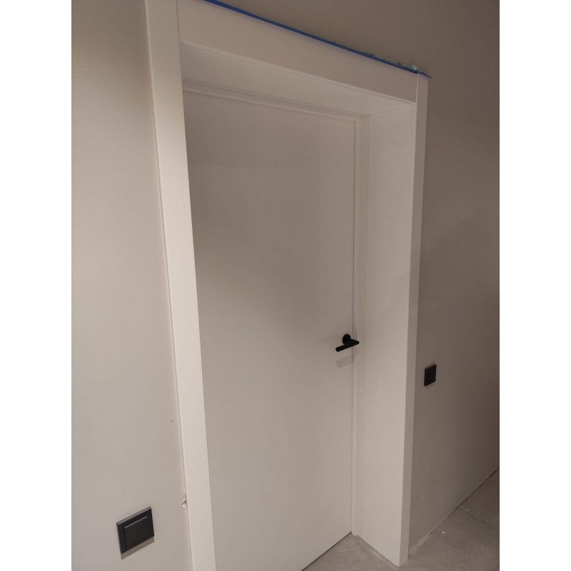 Крашеные межкомнатные двери AVESTA Solid Core