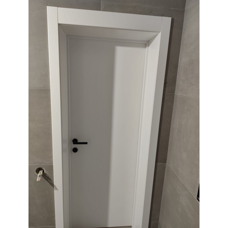 Крашеные межкомнатные двери AVESTA Solid Core