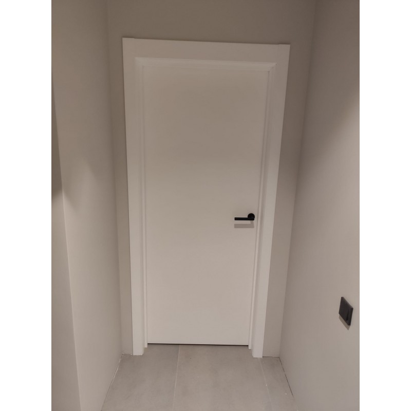 Крашеные межкомнатные двери AVESTA Solid Core