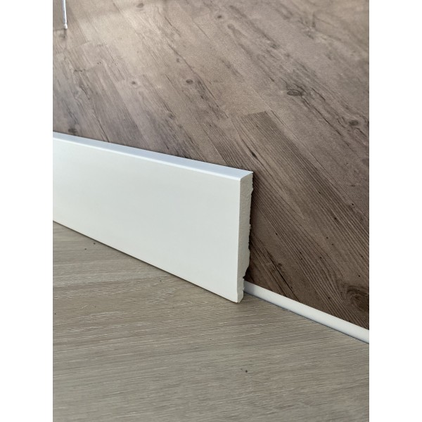 Kompozītu grīdlīstes RAL9003 15x80x2400mm Kompozītu grīdlīstes RAL9003 15x80x2400mm